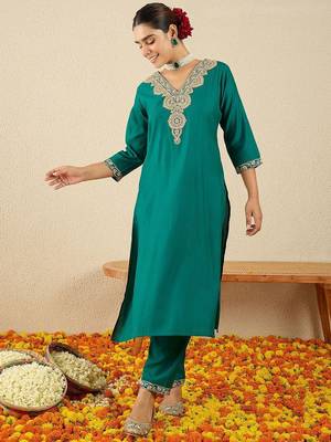 Women Ethnic Motifs Embroidered V-Neck Regular Sequinned Kurta with Trousers 6