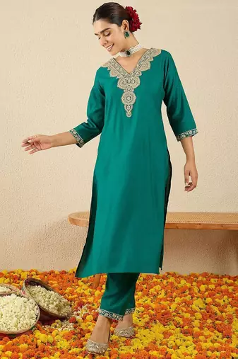 Women Ethnic Motifs Embroidered V-Neck Regular Sequinned Kurta with Trousers