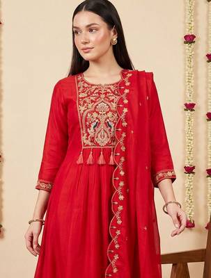 Women Ethnic Motifs Embroidered Empire Thread Work Kurta with Trousers & With Dupatta 3