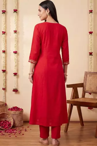 Women Ethnic Motifs Embroidered Empire Thread Work Kurta with Trousers & With Dupatta