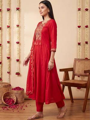 Women Ethnic Motifs Embroidered Empire Thread Work Kurta with Trousers & With Dupatta 5