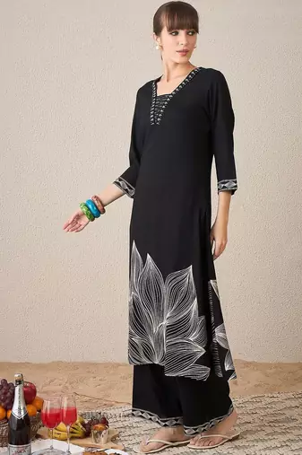 Women Floral Printed Regular Thread Work Kurta with Trousers