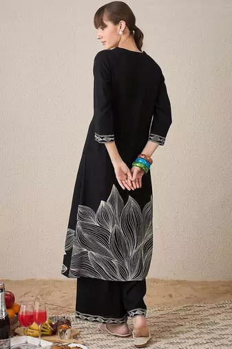 Women Floral Printed Regular Thread Work Kurta with Trousers