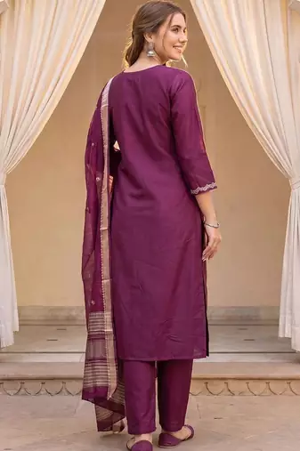 Women Paisley Embroidered Regular Kurta with Trousers & With Dupatta