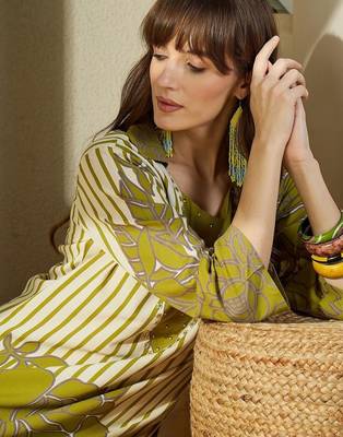 Women Floral Printed Regular Beads and Stones Kurta with Palazzos 3