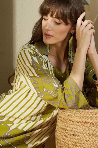 Women Floral Printed Regular Beads and Stones Kurta with Palazzos