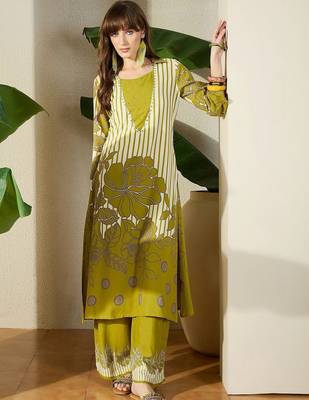 Women Floral Printed Regular Beads and Stones Kurta with Palazzos 5