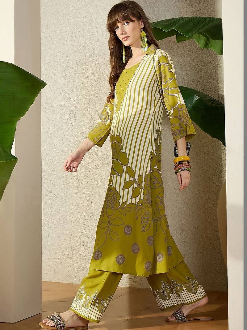 Women Floral Printed Regular Beads and Stones Kurta with Palazzos