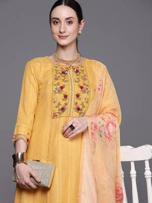 Floral Embroidered Regular Thread Work Pure Cotton Kurta With Trousers & Dupatta 1