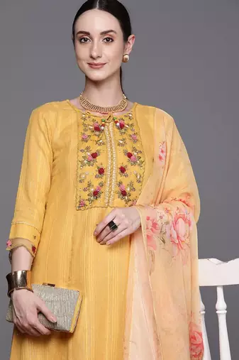 Floral Embroidered Regular Thread Work Pure Cotton Kurta With Trousers & Dupatta
