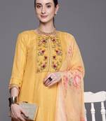 Floral Embroidered Regular Thread Work Pure Cotton Kurta With Trousers & Dupatta