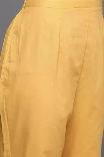 Floral Embroidered Regular Thread Work Pure Cotton Kurta With Trousers & Dupatta