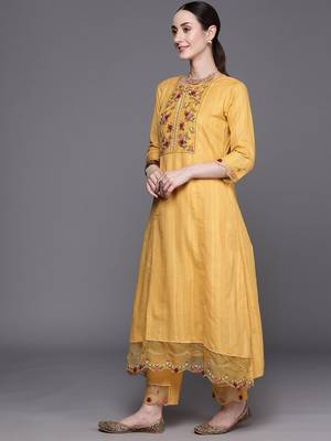Floral Embroidered Regular Thread Work Pure Cotton Kurta With Trousers & Dupatta 6