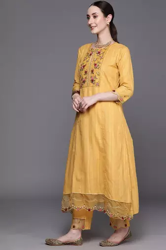 Floral Embroidered Regular Thread Work Pure Cotton Kurta With Trousers & Dupatta