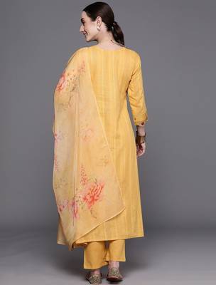Floral Embroidered Regular Thread Work Pure Cotton Kurta With Trousers & Dupatta 7