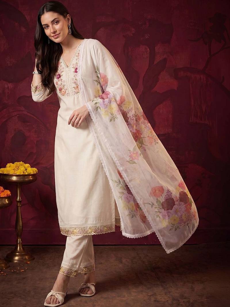 Women Floral Embroidered Regular Thread Work Kurta with Trousers & With Dupatta