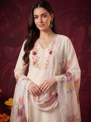 Women Floral Embroidered Regular Thread Work Kurta with Trousers & With Dupatta 2