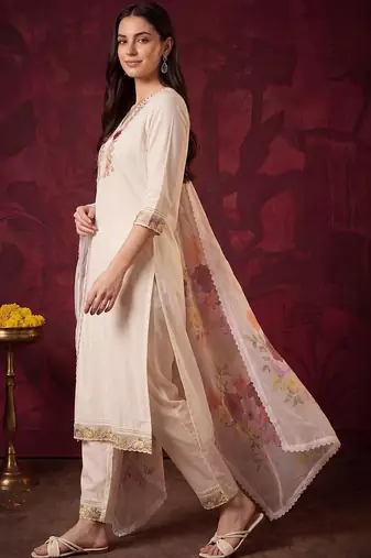 Women Floral Embroidered Regular Thread Work Kurta with Trousers & With Dupatta