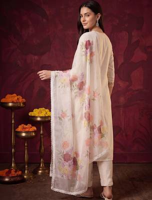 Women Floral Embroidered Regular Thread Work Kurta with Trousers & With Dupatta 4