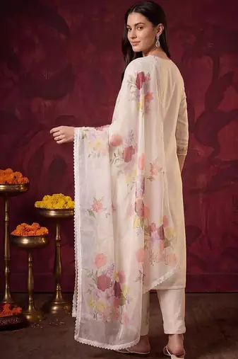 Women Floral Embroidered Regular Thread Work Kurta with Trousers & With Dupatta