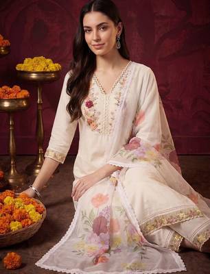 Women Floral Embroidered Regular Thread Work Kurta with Trousers & With Dupatta 5