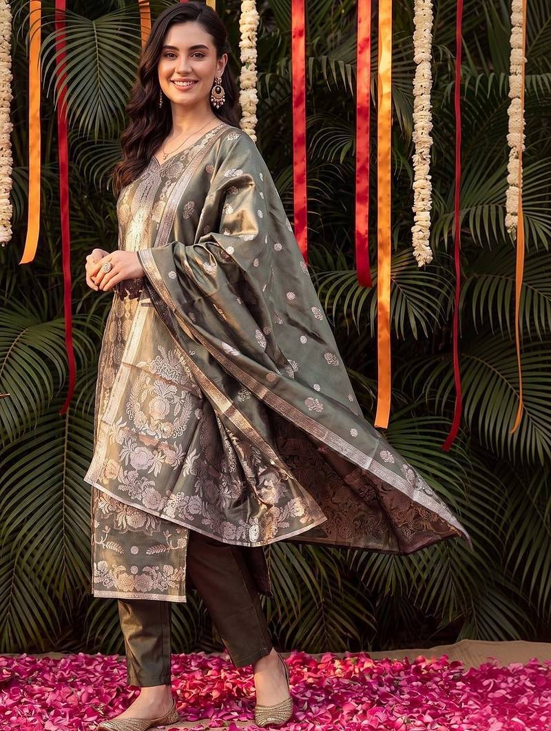 Women Ethnic Motifs Regular Kurta with Trousers & With Dupatta