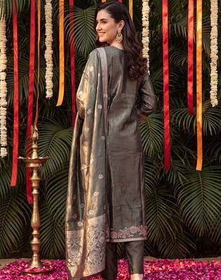 Women Ethnic Motifs Regular Kurta with Trousers & With Dupatta 4