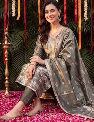 Women Ethnic Motifs Regular Kurta with Trousers & With Dupatta 5