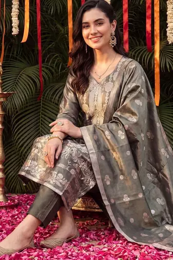 Women Ethnic Motifs Regular Kurta with Trousers & With Dupatta