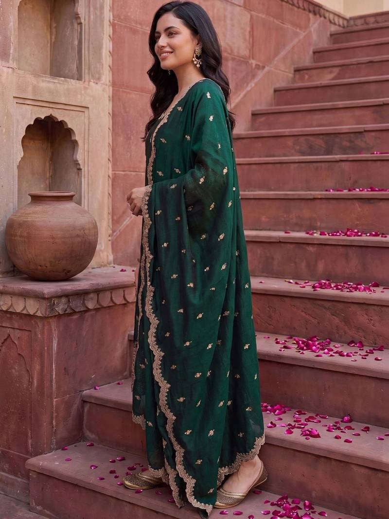 Women Ethnic Motifs Embroidered Regular Kurta with Trousers & With Dupatta