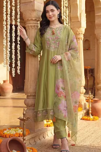 Women Floral Embroidered Regular Thread Work Liva Kurta with Trousers & With Dupatta