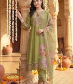 Women Floral Embroidered Regular Thread Work Liva Kurta with Trousers & With Dupatta