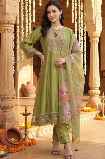 Women Floral Embroidered Regular Thread Work Liva Kurta with Trousers & With Dupatta