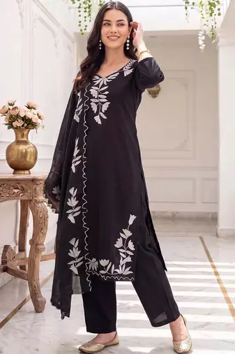 Women Floral Embroidered Regular Sequinned Kurta with Trousers & With Dupatta
