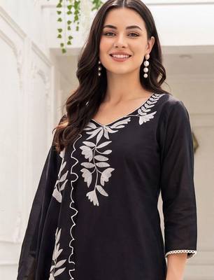 Women Floral Embroidered Regular Sequinned Kurta with Trousers & With Dupatta 2