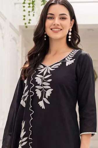 Women Floral Embroidered Regular Sequinned Kurta with Trousers & With Dupatta
