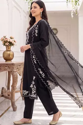 Women Floral Embroidered Regular Sequinned Kurta with Trousers & With Dupatta