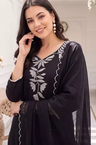Women Floral Embroidered Regular Sequinned Kurta with Trousers & With Dupatta