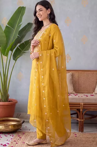 Women Ethnic Motifs Embroidered Regular Thread Work Kurta with Trousers & With Dupatta