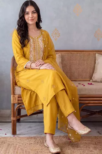 Women Ethnic Motifs Embroidered Regular Thread Work Kurta with Trousers & With Dupatta