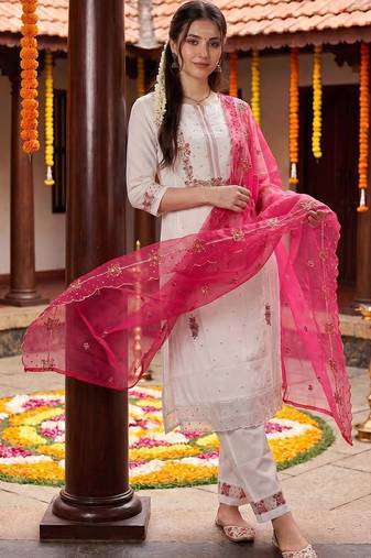 Women Floral Embroidered Regular Thread Work Kurta with Trousers & With Dupatta