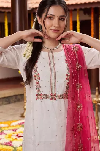 Women Floral Embroidered Regular Thread Work Kurta with Trousers & With Dupatta
