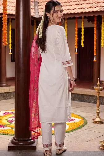 Women Floral Embroidered Regular Thread Work Kurta with Trousers & With Dupatta