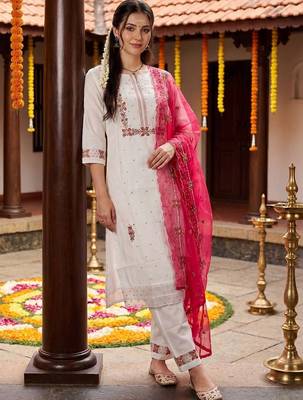 Women Floral Embroidered Regular Thread Work Kurta with Trousers & With Dupatta 6