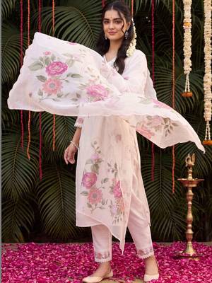 Women Floral Embroidered Regular Thread Work Kurta with Trousers & With Dupatta 1