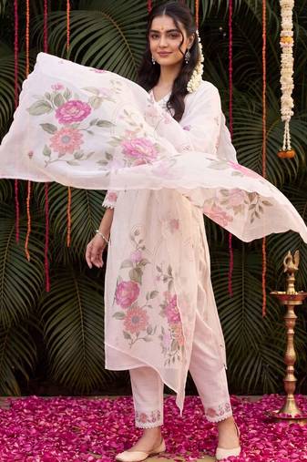 Women Floral Embroidered Regular Thread Work Kurta with Trousers & With Dupatta