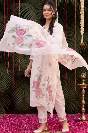 Women Floral Embroidered Regular Thread Work Kurta with Trousers & With Dupatta