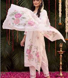 Women Floral Embroidered Regular Thread Work Kurta with Trousers & With Dupatta