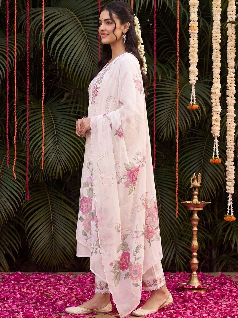 Women Floral Embroidered Regular Thread Work Kurta with Trousers & With Dupatta