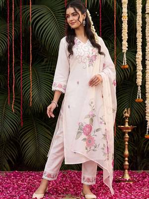 Women Floral Embroidered Regular Thread Work Kurta with Trousers & With Dupatta 6